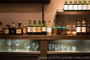 白州蒸留所のウイスキーテイスティングカウンター