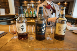 山崎12年と山崎18年と山崎25年のボトルとグラス