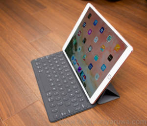 iPad Pro 10.5とSmart Keyboard装着図