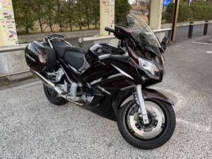 駐車中のFJR1300